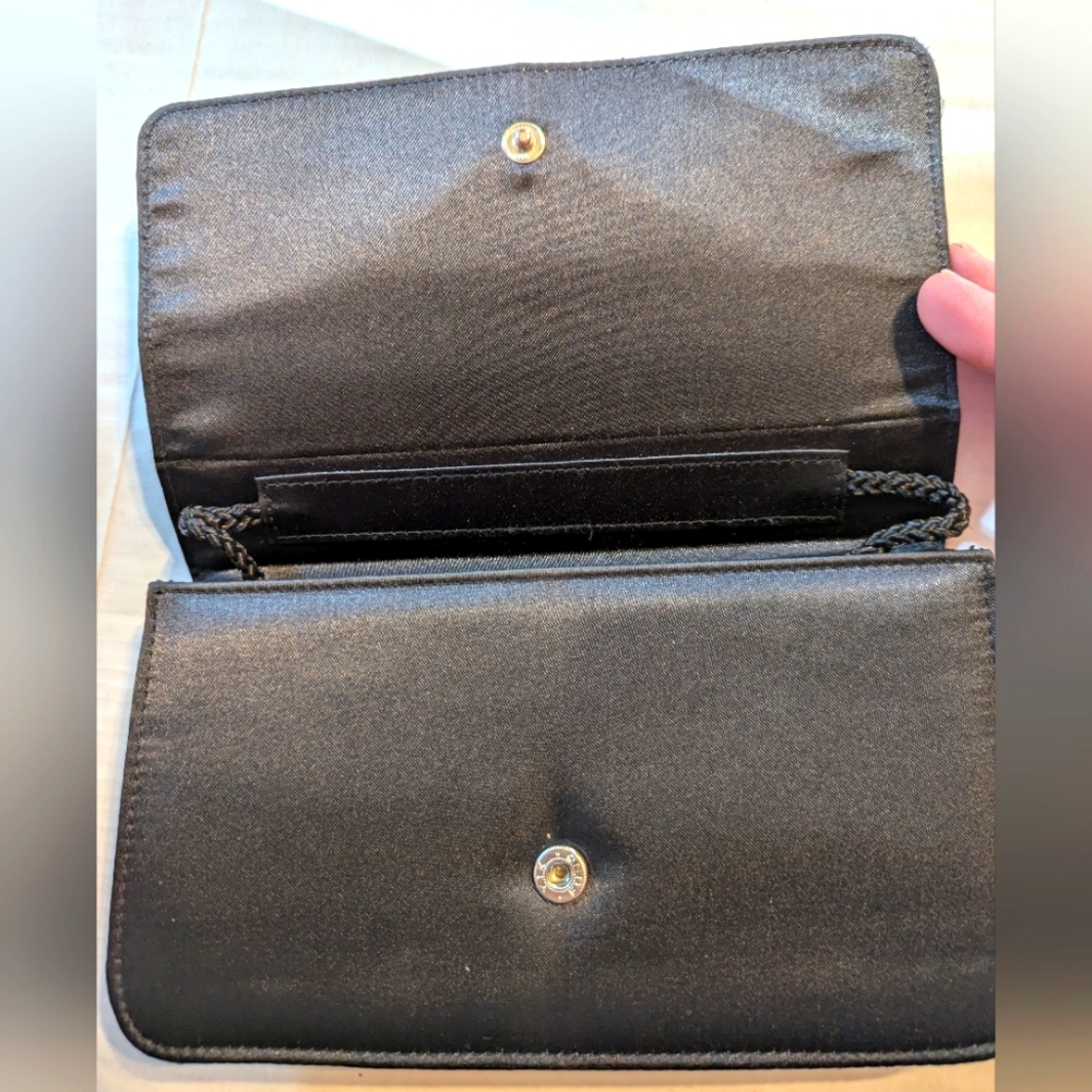 La Regale Black Clutch Purse With Shoulder Strap - Picture 6 of 11